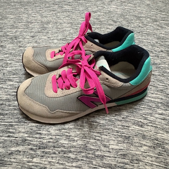 New Balance Shoes - New Balance Ladies Sneakers Size 7